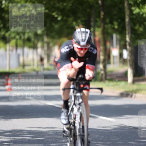 10.08.2025 - GEWOBA Citytriathlon Bremen Yannick Fuchs http://msf.ph/oto/8546804 10.08.2025 13:02:54 Radfahren 661, 668, 712, 911, 1020 meine-sportfotos.de