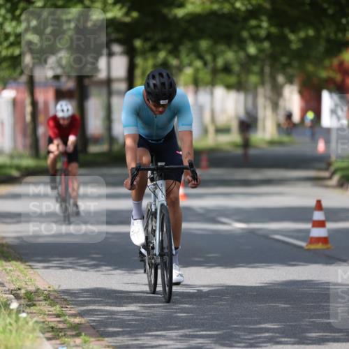 10.08.2025 - GEWOBA Citytriathlon Bremen Yannick Fuchs http://msf.ph/oto/8546810 10.08.2025 12:08:38 Radfahren 597, 603, 608, 661, 672, 677, 737, 797, 883 meine-sportfotos.de