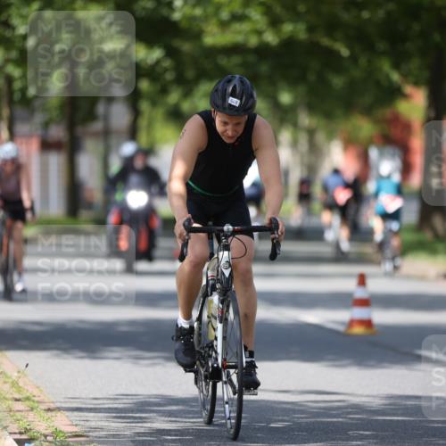 10.08.2025 - GEWOBA Citytriathlon Bremen Yannick Fuchs http://msf.ph/oto/8546813 10.08.2025 13:03:04 Radfahren 651, 668, 693, 945, 1020 meine-sportfotos.de