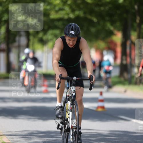 10.08.2025 - GEWOBA Citytriathlon Bremen Yannick Fuchs http://msf.ph/oto/8546816 10.08.2025 13:03:04 Radfahren 651, 668, 693, 945, 1020 meine-sportfotos.de