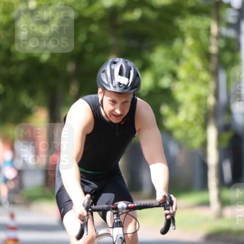 10.08.2025 - GEWOBA Citytriathlon Bremen Yannick Fuchs http://msf.ph/oto/8546820 10.08.2025 13:03:05 Radfahren 651, 668, 693, 898, 945, 1020 meine-sportfotos.de