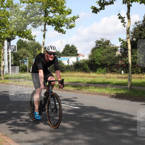 10.08.2025 - GEWOBA Citytriathlon Bremen Yannick Fuchs http://msf.ph/oto/8546821 10.08.2025 10:43:44 Radfahren 53, 179, 217, 422, 425, 487, 507 meine-sportfotos.de