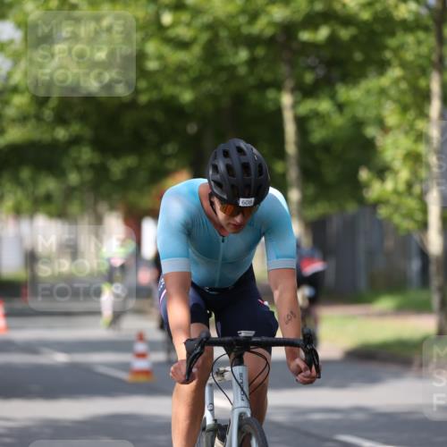 10.08.2025 - GEWOBA Citytriathlon Bremen Yannick Fuchs http://msf.ph/oto/8546822 10.08.2025 12:08:39 Radfahren 597, 603, 608, 672, 677, 737, 797, 883 meine-sportfotos.de