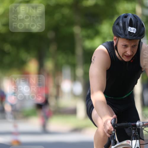 10.08.2025 - GEWOBA Citytriathlon Bremen Yannick Fuchs http://msf.ph/oto/8546823 10.08.2025 13:03:05 Radfahren 651, 668, 693, 898, 945, 1020 meine-sportfotos.de