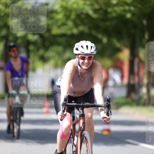 10.08.2025 - GEWOBA Citytriathlon Bremen Yannick Fuchs http://msf.ph/oto/8546835 10.08.2025 13:03:06 Radfahren 651, 668, 693, 898, 945, 1020 meine-sportfotos.de