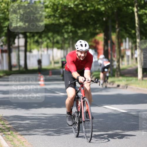 10.08.2025 - GEWOBA Citytriathlon Bremen Yannick Fuchs http://msf.ph/oto/8546838 10.08.2025 12:08:40 Radfahren 597, 603, 608, 672, 677, 737, 797, 850, 883 meine-sportfotos.de