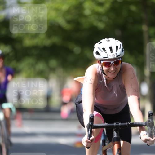 10.08.2025 - GEWOBA Citytriathlon Bremen Yannick Fuchs http://msf.ph/oto/8546843 10.08.2025 13:03:07 Radfahren 651, 668, 693, 898, 945, 1020 meine-sportfotos.de