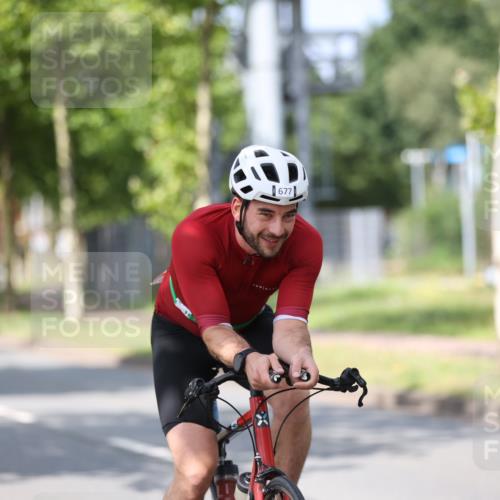 10.08.2025 - GEWOBA Citytriathlon Bremen Yannick Fuchs http://msf.ph/oto/8546844 10.08.2025 12:08:40 Radfahren 597, 603, 608, 672, 677, 737, 797, 850, 883 meine-sportfotos.de