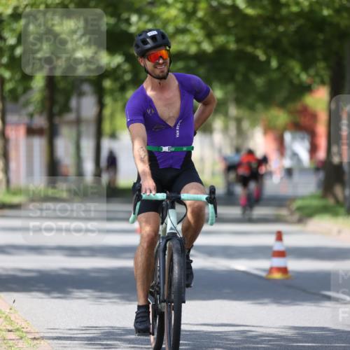 10.08.2025 - GEWOBA Citytriathlon Bremen Yannick Fuchs http://msf.ph/oto/8546846 10.08.2025 13:03:07 Radfahren 651, 668, 693, 898, 945, 1020 meine-sportfotos.de