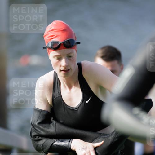 10.08.2025 - GEWOBA Citytriathlon Bremen H.Heesch http://msf.ph/oto/8546847 10.08.2025 10:19:54 Schwimmen 352, 384, 405, 420, 432, 466, 483 meine-sportfotos.de