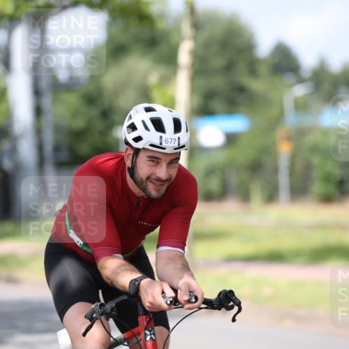 10.08.2025 - GEWOBA Citytriathlon Bremen Yannick Fuchs http://msf.ph/oto/8546848 10.08.2025 12:08:41 Radfahren 597, 603, 608, 672, 677, 737, 797, 850, 883 meine-sportfotos.de