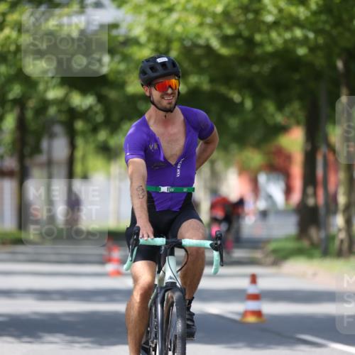 10.08.2025 - GEWOBA Citytriathlon Bremen Yannick Fuchs http://msf.ph/oto/8546850 10.08.2025 13:03:08 Radfahren 651, 668, 693, 748, 898, 945, 1020 meine-sportfotos.de