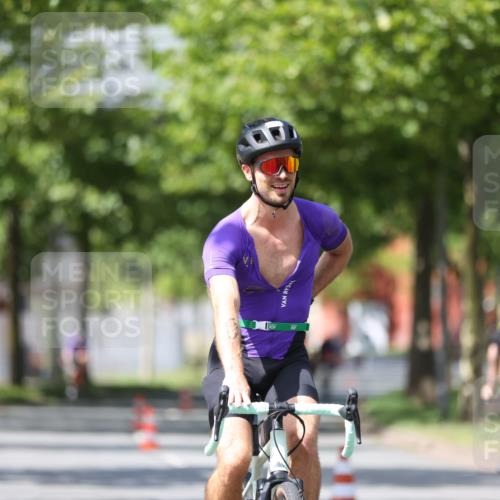 10.08.2025 - GEWOBA Citytriathlon Bremen Yannick Fuchs http://msf.ph/oto/8546855 10.08.2025 13:03:08 Radfahren 651, 668, 693, 748, 898, 945, 1020 meine-sportfotos.de