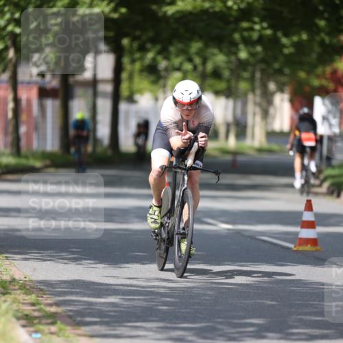 10.08.2025 - GEWOBA Citytriathlon Bremen Yannick Fuchs http://msf.ph/oto/8546857 10.08.2025 12:08:46 Radfahren 597, 608, 619, 672, 677, 684, 737, 797, 850, 883 meine-sportfotos.de