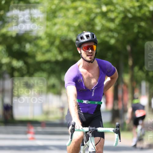 10.08.2025 - GEWOBA Citytriathlon Bremen Yannick Fuchs http://msf.ph/oto/8546858 10.08.2025 13:03:08 Radfahren 651, 668, 693, 748, 898, 945, 1020 meine-sportfotos.de