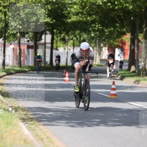 10.08.2025 - GEWOBA Citytriathlon Bremen Yannick Fuchs http://msf.ph/oto/8546860 10.08.2025 12:08:46 Radfahren 597, 608, 619, 672, 677, 684, 737, 797, 850, 883 meine-sportfotos.de