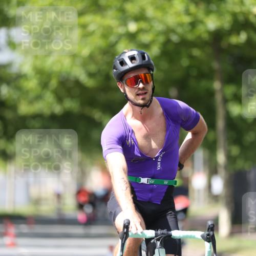 10.08.2025 - GEWOBA Citytriathlon Bremen Yannick Fuchs http://msf.ph/oto/8546861 10.08.2025 13:03:08 Radfahren 651, 668, 693, 748, 898, 945, 1020 meine-sportfotos.de
