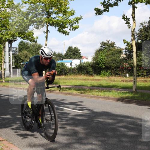 10.08.2025 - GEWOBA Citytriathlon Bremen Yannick Fuchs http://msf.ph/oto/8546862 10.08.2025 10:45:41 Radfahren 386, 509 meine-sportfotos.de