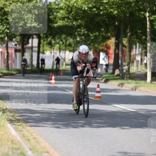 10.08.2025 - GEWOBA Citytriathlon Bremen Yannick Fuchs http://msf.ph/oto/8546865 10.08.2025 12:08:46 Radfahren 597, 608, 619, 672, 677, 684, 737, 797, 850, 883 meine-sportfotos.de
