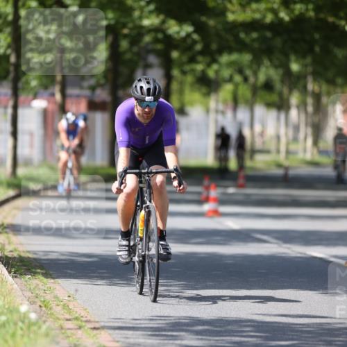 10.08.2025 - GEWOBA Citytriathlon Bremen Yannick Fuchs http://msf.ph/oto/8546868 10.08.2025 13:03:14 Radfahren 633, 651, 668, 693, 727, 748, 898, 945, 954 meine-sportfotos.de