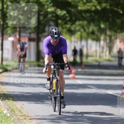 10.08.2025 - GEWOBA Citytriathlon Bremen Yannick Fuchs http://msf.ph/oto/8546870 10.08.2025 13:03:14 Radfahren 633, 651, 668, 693, 727, 748, 898, 945, 954 meine-sportfotos.de
