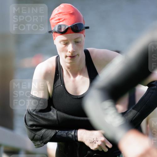 10.08.2025 - GEWOBA Citytriathlon Bremen H.Heesch http://msf.ph/oto/8546880 10.08.2025 10:19:54 Schwimmen 352, 384, 405, 420, 432, 466, 483 meine-sportfotos.de