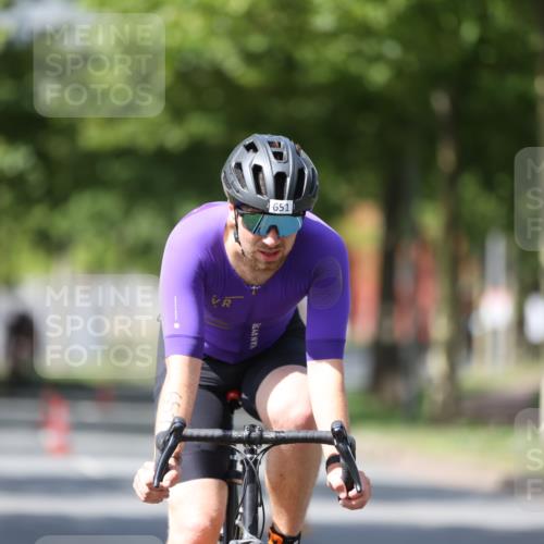 10.08.2025 - GEWOBA Citytriathlon Bremen Yannick Fuchs http://msf.ph/oto/8546884 10.08.2025 13:03:15 Radfahren 633, 651, 668, 693, 727, 748, 898, 945, 954 meine-sportfotos.de