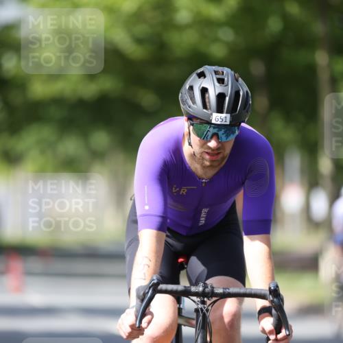 10.08.2025 - GEWOBA Citytriathlon Bremen Yannick Fuchs http://msf.ph/oto/8546886 10.08.2025 13:03:15 Radfahren 633, 651, 668, 693, 727, 748, 898, 945, 954 meine-sportfotos.de