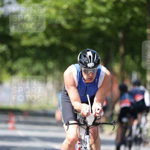 10.08.2025 - GEWOBA Citytriathlon Bremen Yannick Fuchs http://msf.ph/oto/8546906 10.08.2025 13:03:18 Radfahren 633, 651, 668, 693, 727, 748, 898, 945, 954 meine-sportfotos.de