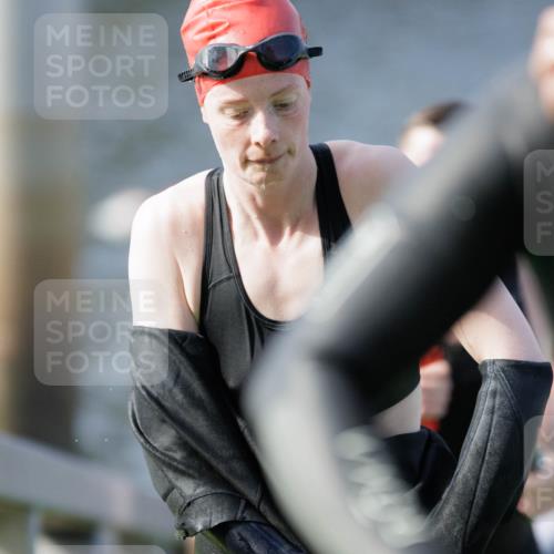 10.08.2025 - GEWOBA Citytriathlon Bremen H.Heesch http://msf.ph/oto/8546908 10.08.2025 10:19:55 Schwimmen 352, 384, 390, 405, 420, 432, 466, 483 meine-sportfotos.de