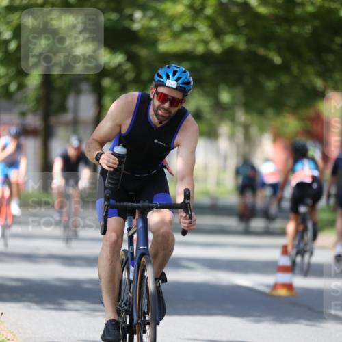 10.08.2025 - GEWOBA Citytriathlon Bremen Yannick Fuchs http://msf.ph/oto/8546911 10.08.2025 13:03:19 Radfahren 633, 651, 668, 693, 727, 748, 898, 945, 954 meine-sportfotos.de