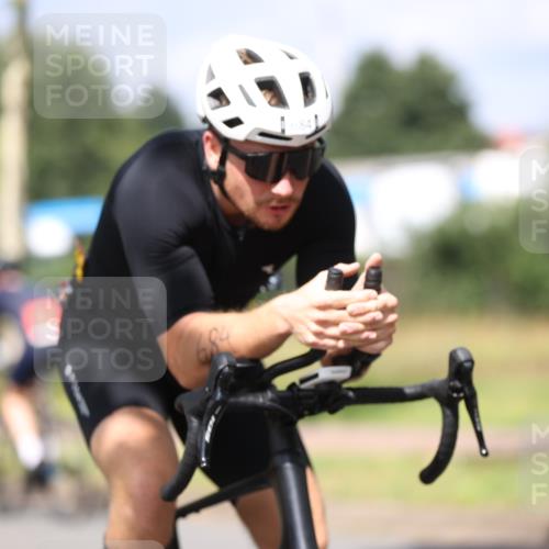 10.08.2025 - GEWOBA Citytriathlon Bremen Yannick Fuchs http://msf.ph/oto/8546913 10.08.2025 12:08:53 Radfahren 619, 677, 684, 727, 850, 883 meine-sportfotos.de