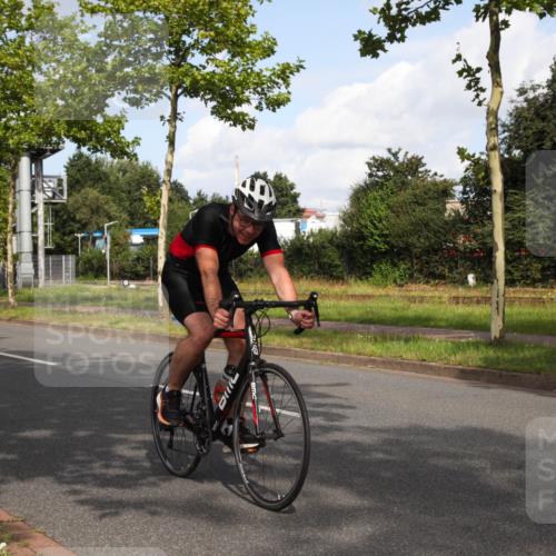 10.08.2025 - GEWOBA Citytriathlon Bremen Yannick Fuchs http://msf.ph/oto/8546917 10.08.2025 10:48:04 Radfahren 363, 376, 414, 459 meine-sportfotos.de