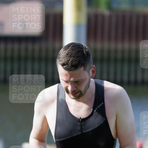10.08.2025 - GEWOBA Citytriathlon Bremen H.Heesch http://msf.ph/oto/8546919 10.08.2025 10:19:58 Schwimmen 352, 384, 390, 405, 432, 451, 483 meine-sportfotos.de