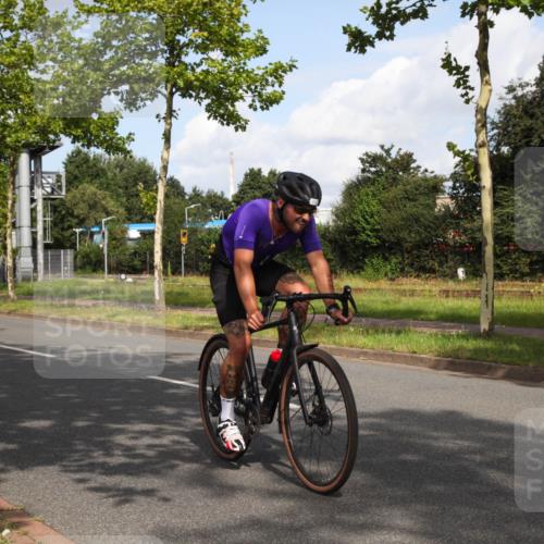 10.08.2025 - GEWOBA Citytriathlon Bremen Yannick Fuchs http://msf.ph/oto/8546921 10.08.2025 10:48:10 Radfahren 363, 376, 414 meine-sportfotos.de