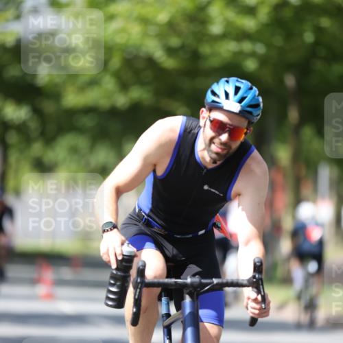 10.08.2025 - GEWOBA Citytriathlon Bremen Yannick Fuchs http://msf.ph/oto/8546923 10.08.2025 13:03:19 Radfahren 633, 651, 668, 693, 727, 748, 898, 945, 954 meine-sportfotos.de