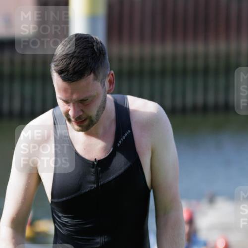 10.08.2025 - GEWOBA Citytriathlon Bremen H.Heesch http://msf.ph/oto/8546925 10.08.2025 10:19:58 Schwimmen 352, 384, 390, 405, 432, 451, 483 meine-sportfotos.de