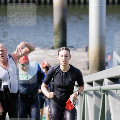 10.08.2025 - GEWOBA Citytriathlon Bremen H.Heesch http://msf.ph/oto/8546933 10.08.2025 10:20:00 Schwimmen 352, 384, 390, 405, 432, 451, 483 meine-sportfotos.de
