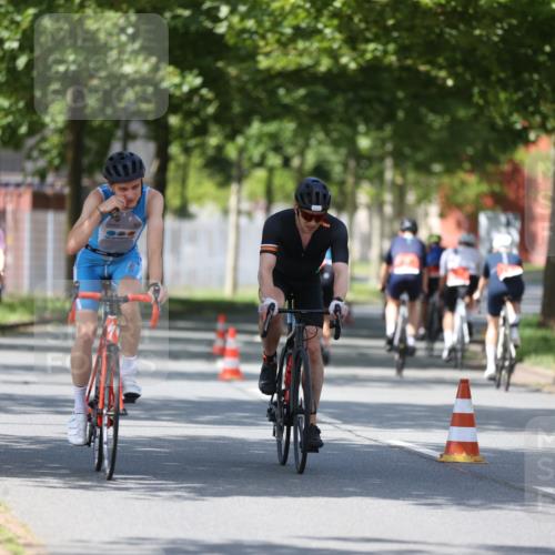 10.08.2025 - GEWOBA Citytriathlon Bremen Yannick Fuchs http://msf.ph/oto/8546936 10.08.2025 13:03:20 Radfahren 633, 651, 693, 727, 748, 898, 945, 954 meine-sportfotos.de