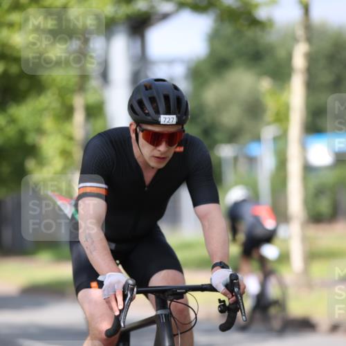 10.08.2025 - GEWOBA Citytriathlon Bremen Yannick Fuchs http://msf.ph/oto/8546939 10.08.2025 12:09:05 Radfahren 619, 684, 727, 731, 779, 850, 871, 890, 896 meine-sportfotos.de