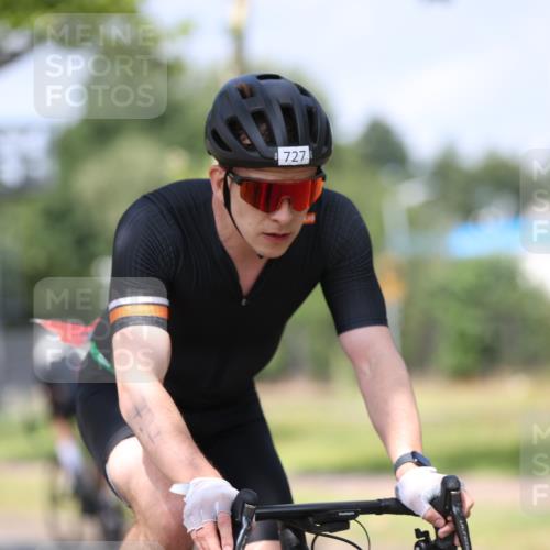 10.08.2025 - GEWOBA Citytriathlon Bremen Yannick Fuchs http://msf.ph/oto/8546941 10.08.2025 12:09:05 Radfahren 619, 684, 727, 731, 779, 850, 871, 890, 896 meine-sportfotos.de