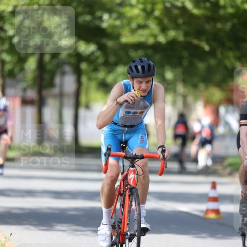 10.08.2025 - GEWOBA Citytriathlon Bremen Yannick Fuchs http://msf.ph/oto/8546942 10.08.2025 13:03:21 Radfahren 633, 651, 727, 748, 898, 954 meine-sportfotos.de