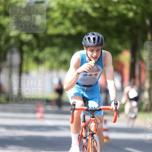 10.08.2025 - GEWOBA Citytriathlon Bremen Yannick Fuchs http://msf.ph/oto/8546948 10.08.2025 13:03:22 Radfahren 633, 651, 727, 748, 898, 954 meine-sportfotos.de