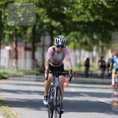 10.08.2025 - GEWOBA Citytriathlon Bremen Yannick Fuchs http://msf.ph/oto/8546959 10.08.2025 13:03:23 Radfahren 633, 651, 727, 748, 898, 954 meine-sportfotos.de