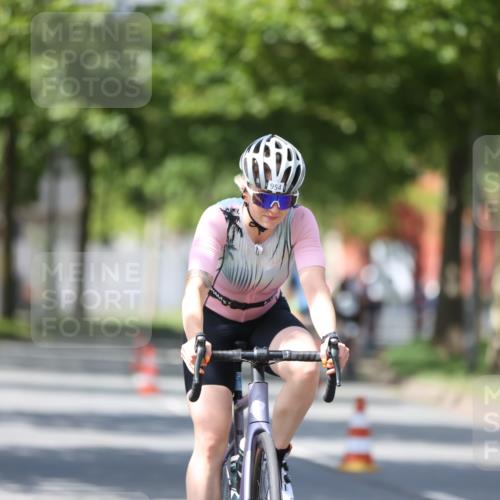 10.08.2025 - GEWOBA Citytriathlon Bremen Yannick Fuchs http://msf.ph/oto/8546962 10.08.2025 13:03:23 Radfahren 633, 651, 727, 748, 898, 954 meine-sportfotos.de