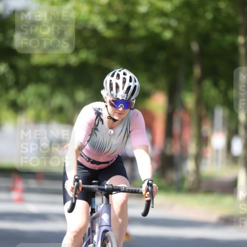 10.08.2025 - GEWOBA Citytriathlon Bremen Yannick Fuchs http://msf.ph/oto/8546967 10.08.2025 13:03:24 Radfahren 633, 651, 727, 748, 898, 925, 954 meine-sportfotos.de