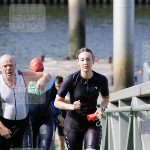 10.08.2025 - GEWOBA Citytriathlon Bremen H.Heesch http://msf.ph/oto/8546970 10.08.2025 10:20:00 Schwimmen 352, 384, 390, 405, 432, 451, 483 meine-sportfotos.de