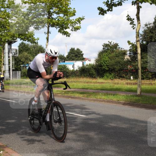 10.08.2025 - GEWOBA Citytriathlon Bremen Yannick Fuchs http://msf.ph/oto/8546978 10.08.2025 10:49:07 Radfahren 81, 105, 151, 213, 245, 420, 430 meine-sportfotos.de