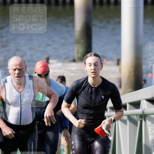 10.08.2025 - GEWOBA Citytriathlon Bremen H.Heesch http://msf.ph/oto/8546981 10.08.2025 10:20:00 Schwimmen 352, 384, 390, 405, 432, 451, 483 meine-sportfotos.de