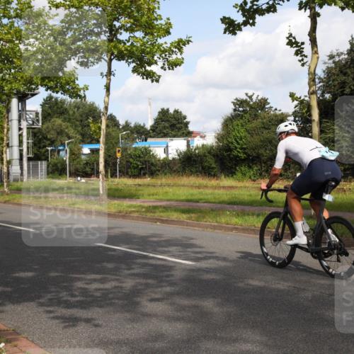 10.08.2025 - GEWOBA Citytriathlon Bremen Yannick Fuchs http://msf.ph/oto/8546982 10.08.2025 10:49:08 Radfahren 81, 105, 151, 213, 245, 420, 430 meine-sportfotos.de